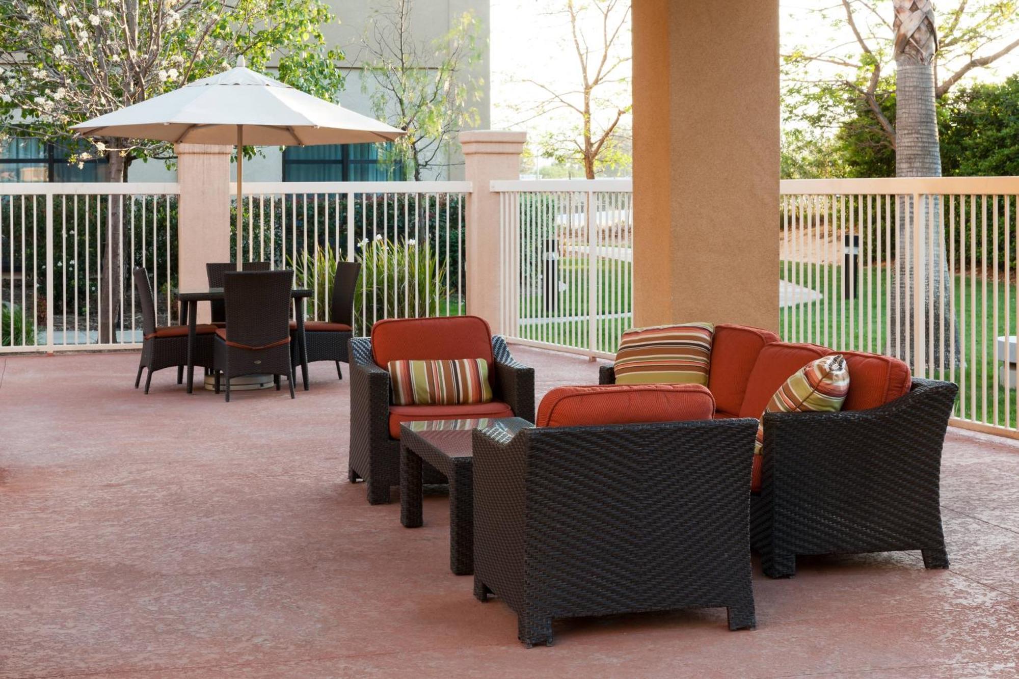 Courtyard By Marriott Santa Clarita Valencia Hotel Luaran gambar